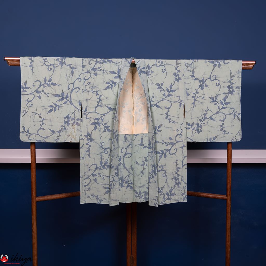 Haori da donna in seta “chirimen” acquamarina con motivo vegetale